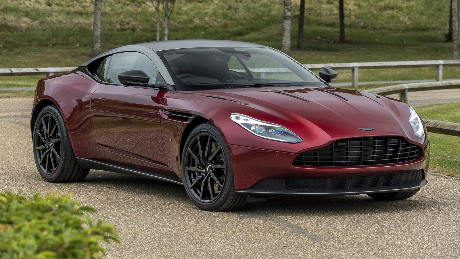 H Aston Martin παρουσίασε μία μοναδική έκδοση της DB11, στα πλαίσια των εορτασμών για τη συνεργασία της με την Henley Royal Regatta, η οποία ιδρύθηκε 